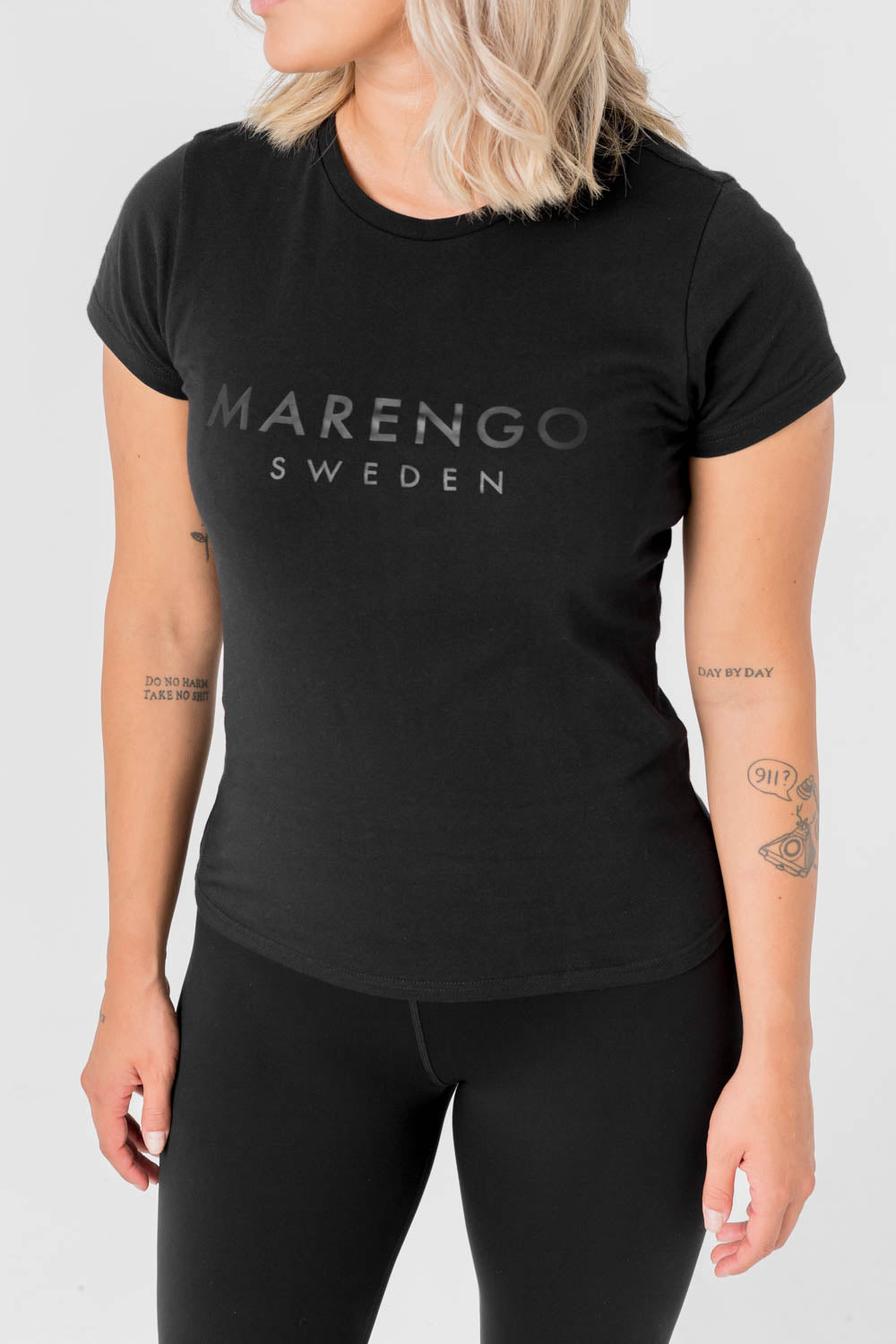 Women's Tonal Vintage Logo Graphic T Shirt in Nero Black Marl